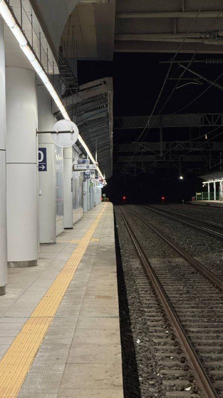 An empty underground platform and railway tracks